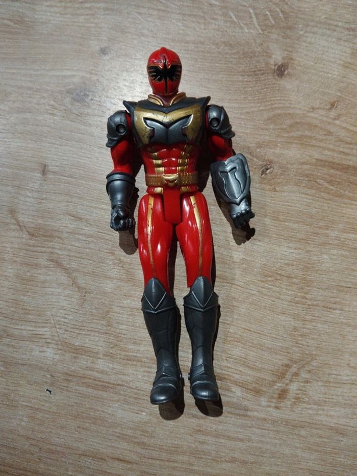 Power rangers mystique rouge bandai 2005