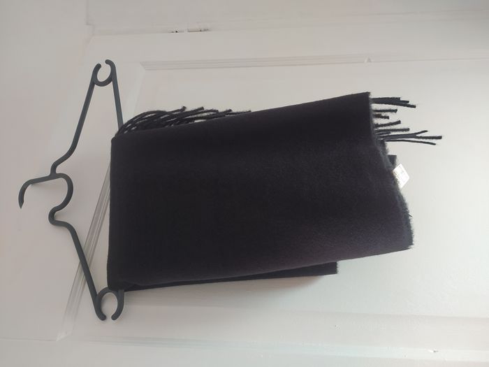 Echarpe noire (châle) neuve pour femmes