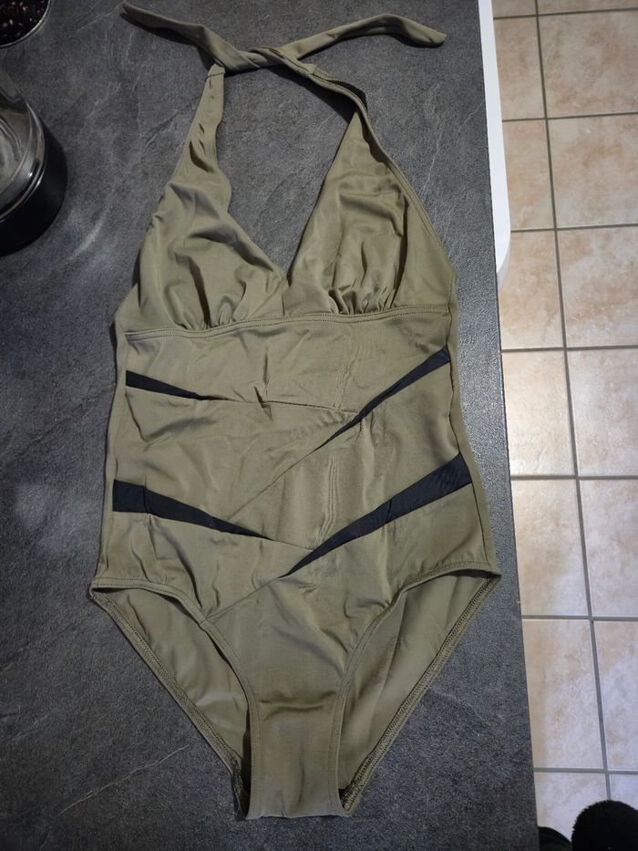 Maillot de bain 1 pièce anne Weyburn kaki et noir effet ventre plat gainant taille 38