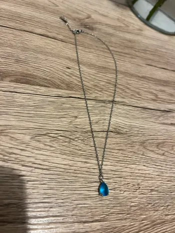 Collier argenté pendentif bleu