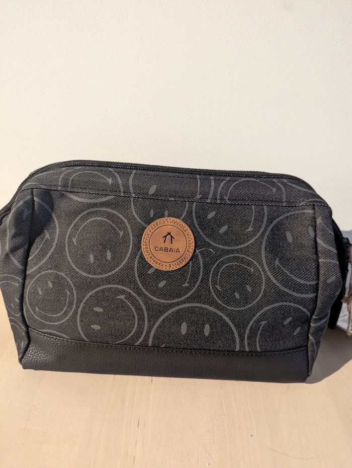 Cabaia X Smiley  Travel Kit