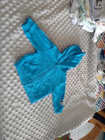 Veste a capuche Kiabi 1 mois