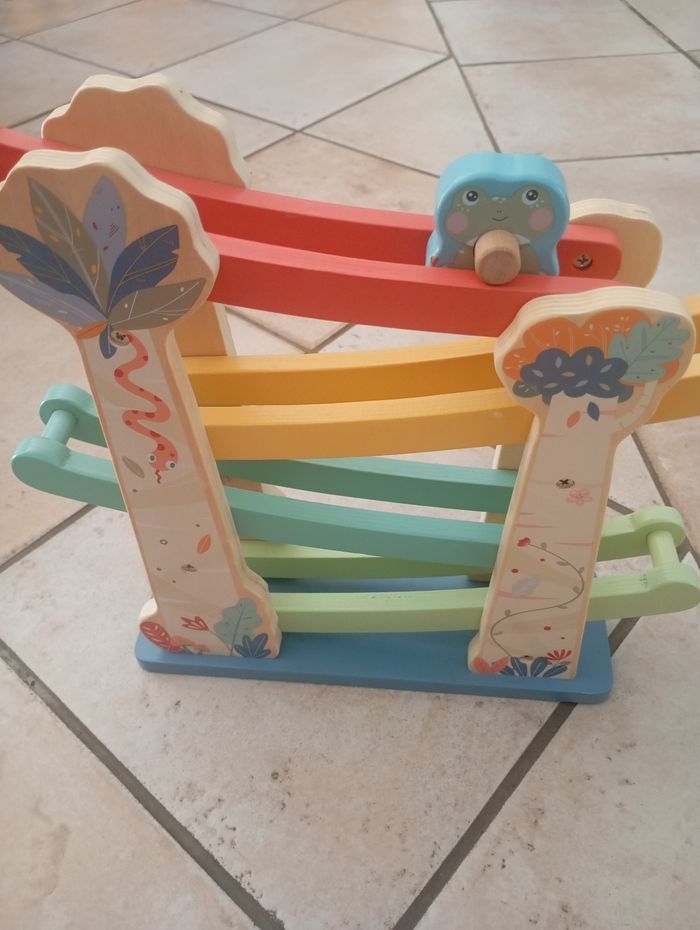 Jeu d'éveil toboggan en bois