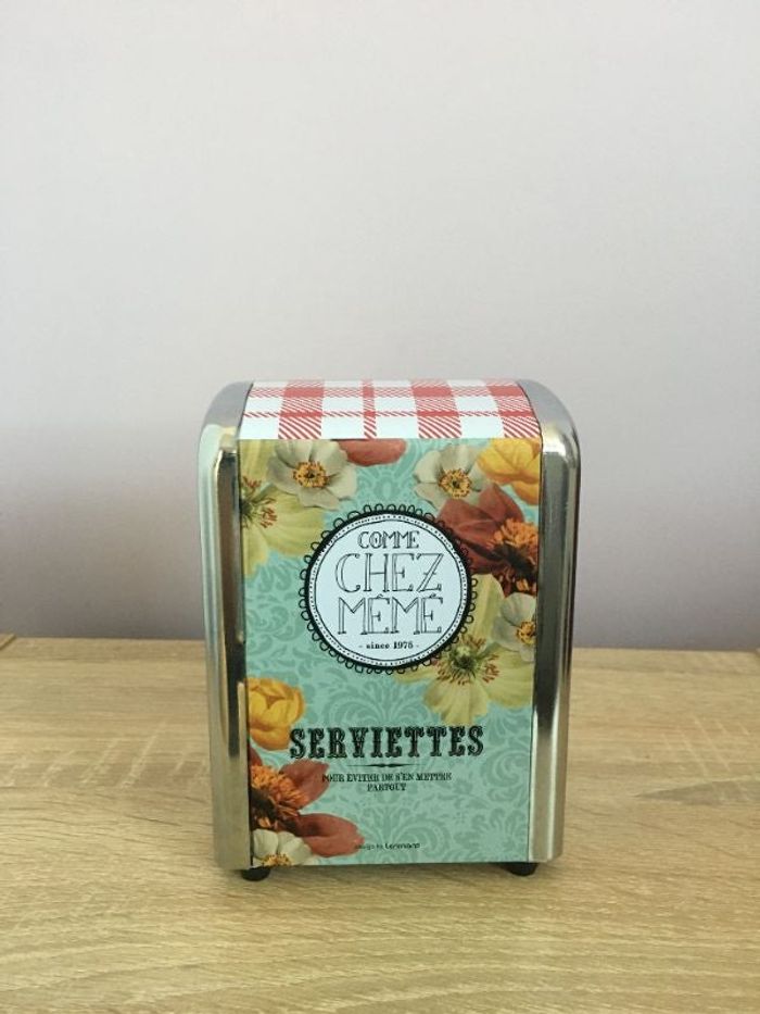 Distributeur de serviettes