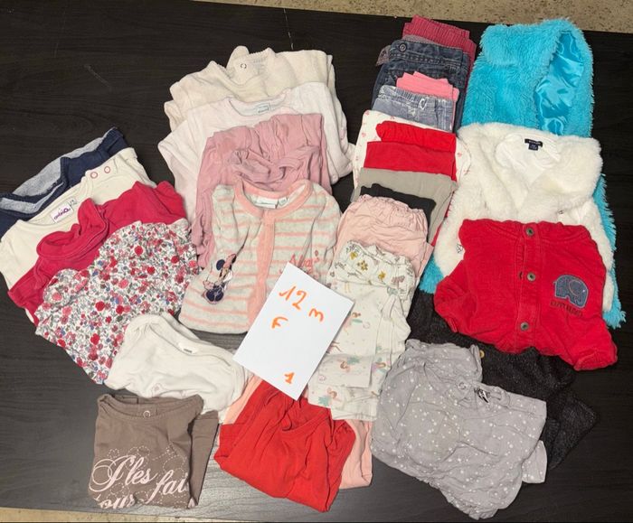 Lot vêtement fille 12 mois