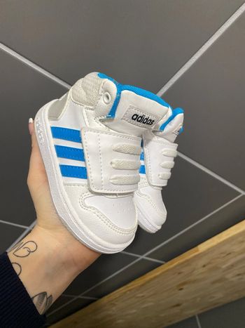 Basket adidas taille 20 neuve