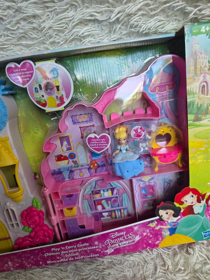 Poupee figurine disney princesse little kingdom le château des princesses + cendrillon disneyland paris - disney store - hasbro - photo numéro 3