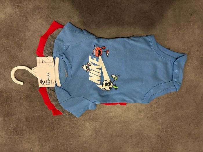 Lot 3 bodies Nike