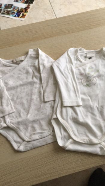 Lot de deux bodies absorba et Canaries