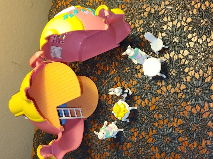 Thiere teeny weeny family