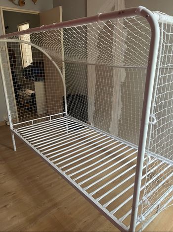 Lit cage de foot