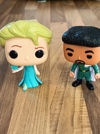 Lot 2 Pop figurines Reine des Neiges Elsa et Mattias