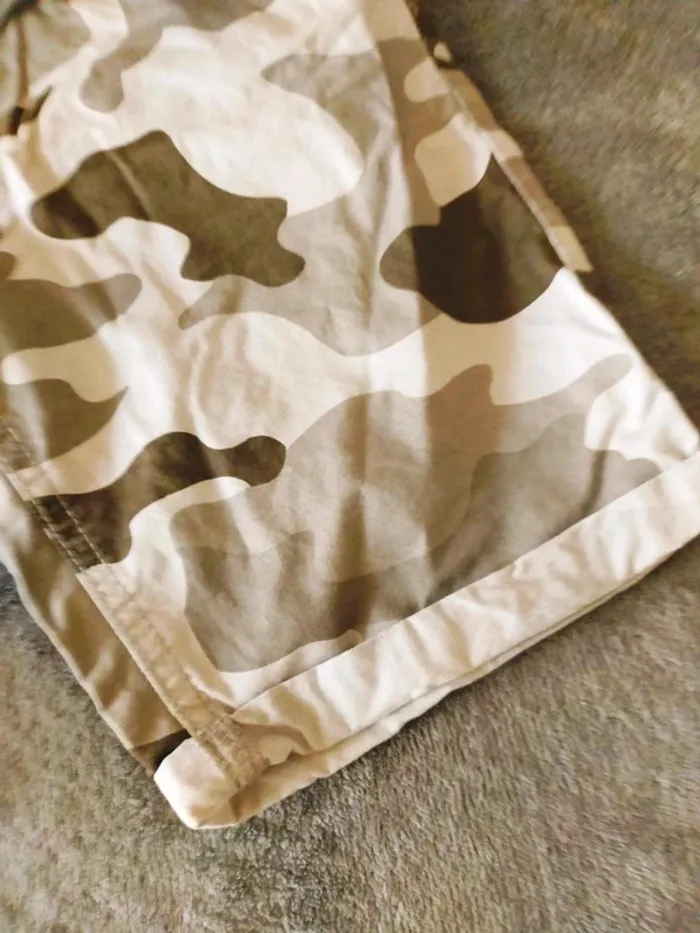 Très beau short 10 ans - photo numéro 6