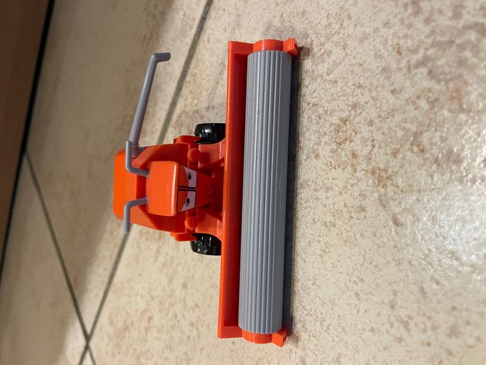 Frank car (petit modèle, plastique) original Disney/Pixar - photo numéro 8