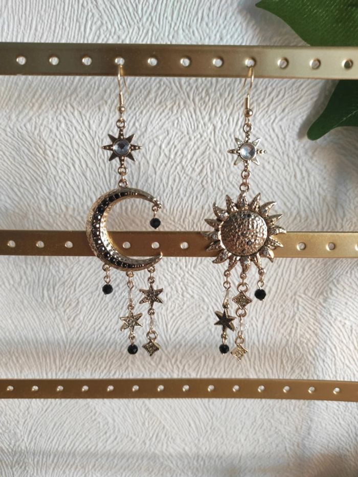 Boucles d’oreilles pendantes – Soleil & Lune dorées - photo numéro 2