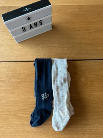 Collant bleu marine (+blanc cassé offert) - Taille 3/4 Ans (pointure 23/24)