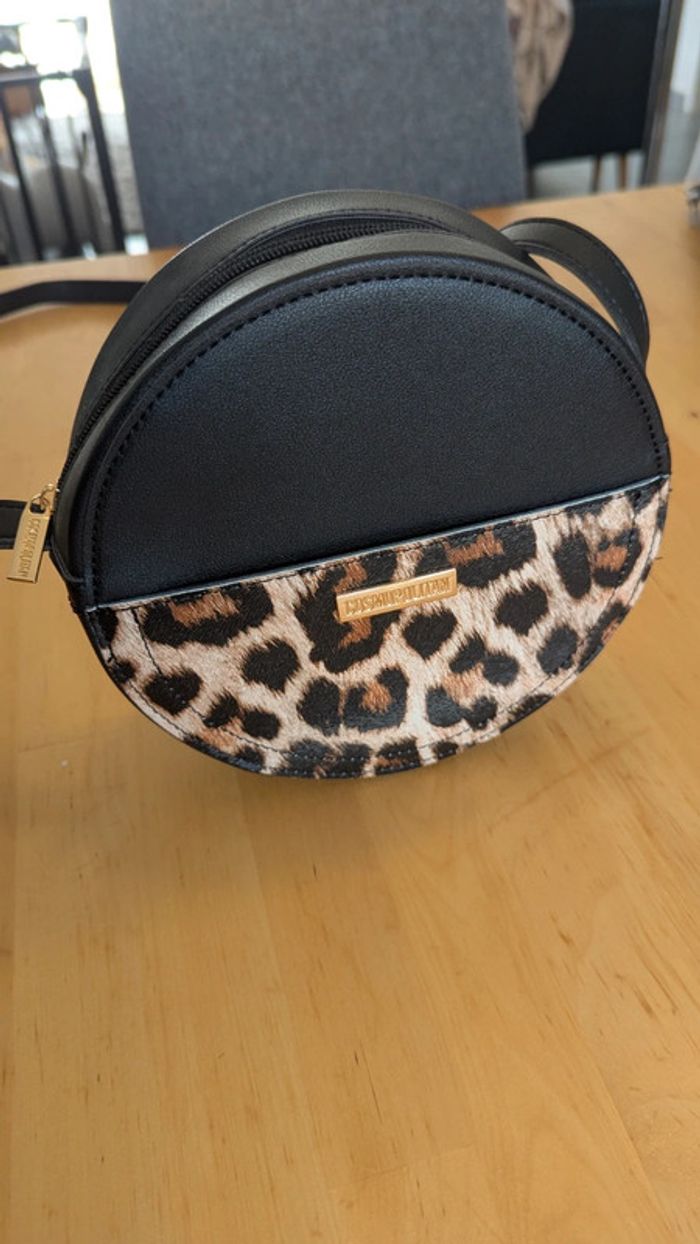 Sac à main rond motif léopard Cosmopolitan