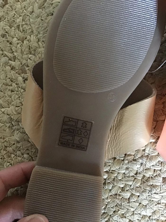 Sandale en cuir de couleur beige en taille 36 - photo numéro 6