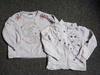 Lot 2 hauts fille reine des neige  5,6 ans, gilet, pull, disney, mi saison