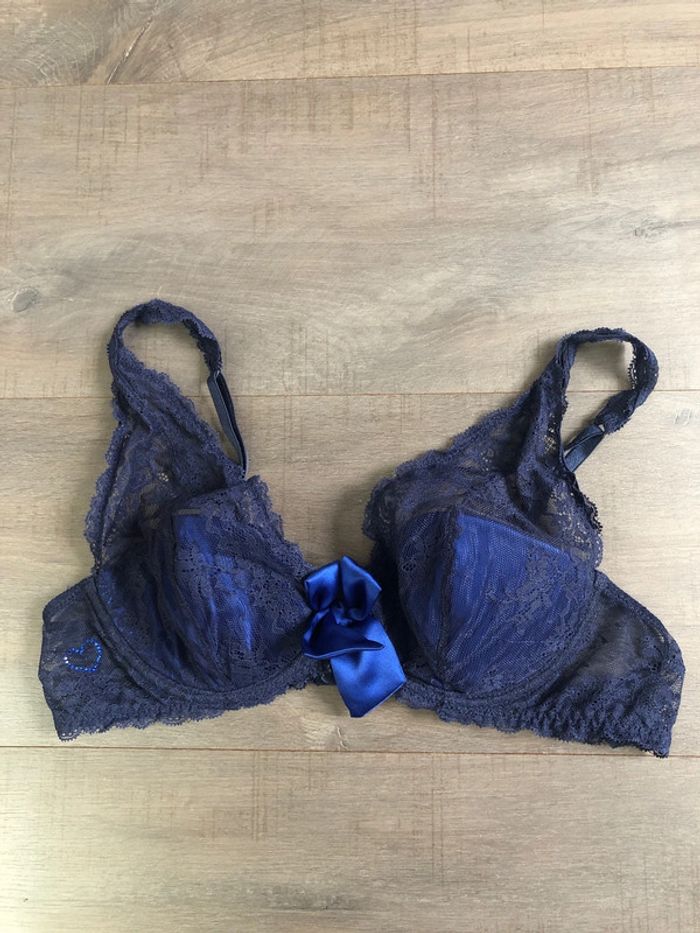 Très joli soutien gorge triangle Etam avec dentelle taille 90B bleu nuit