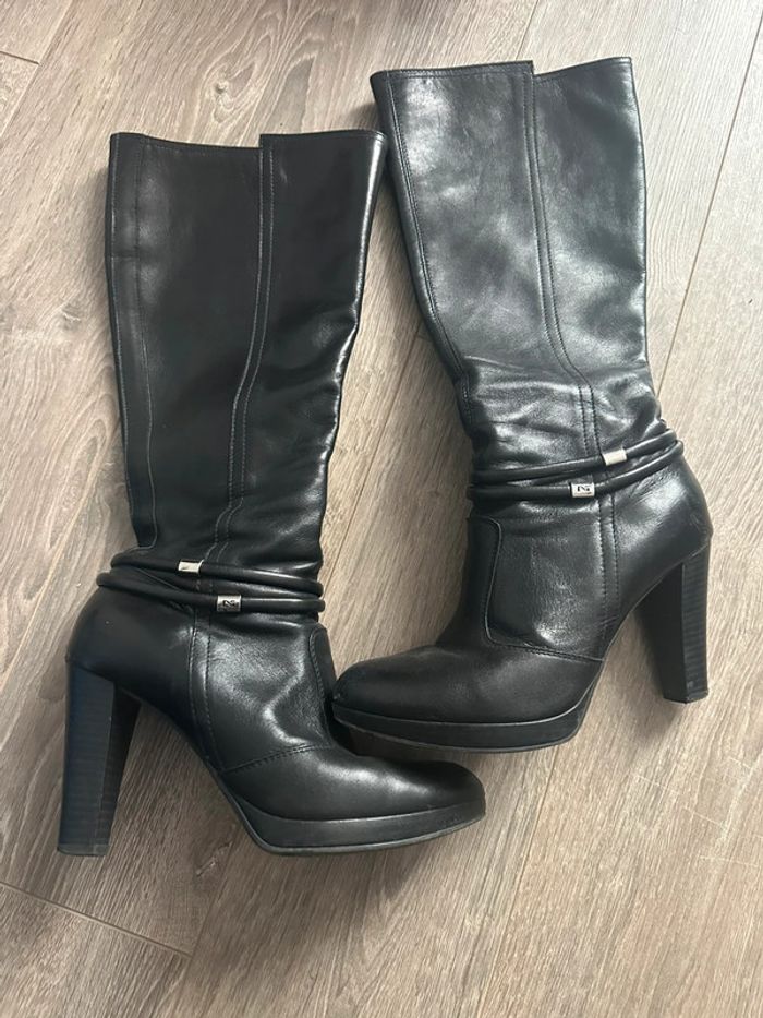 Bottes noires à talons