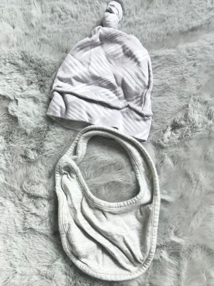 Bonnet+bavoir 1-3mois - photo numéro 3