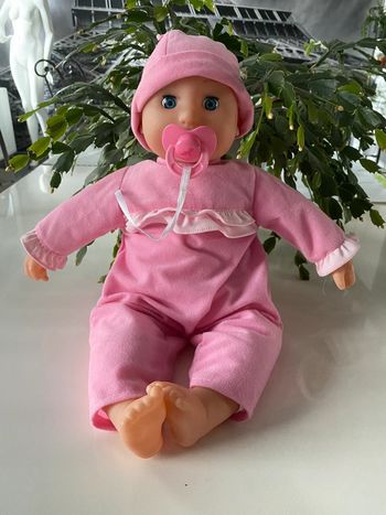 Poupon dormeur avec sa tututte