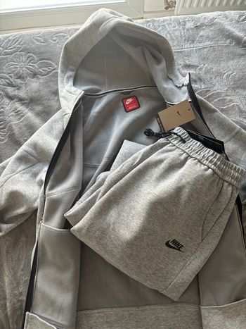 Nike tech gris 