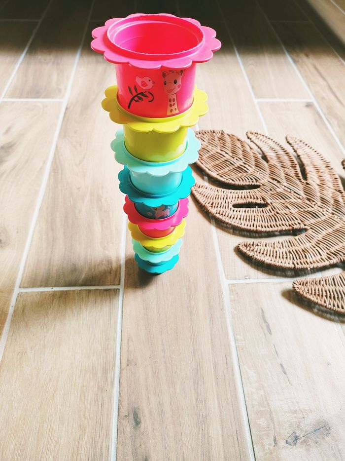 🦒Lot 8 Plots/ gobelets en plastique à emboîter dessins animaux et numéros marque Sophie la Girafe - photo numéro 3