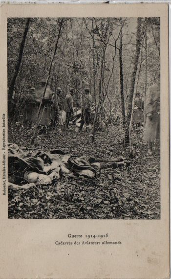 CPA - Guerre 1914-1915 Cadavre des Aviateurs allemands - N°7588