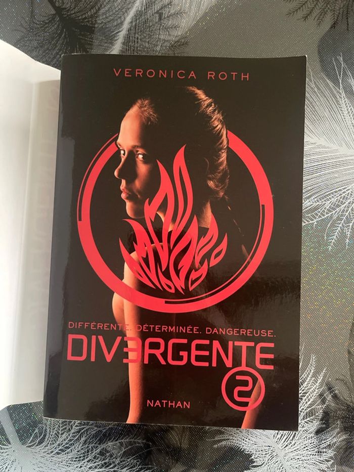 Livre Divergente 2 - photo numéro 4