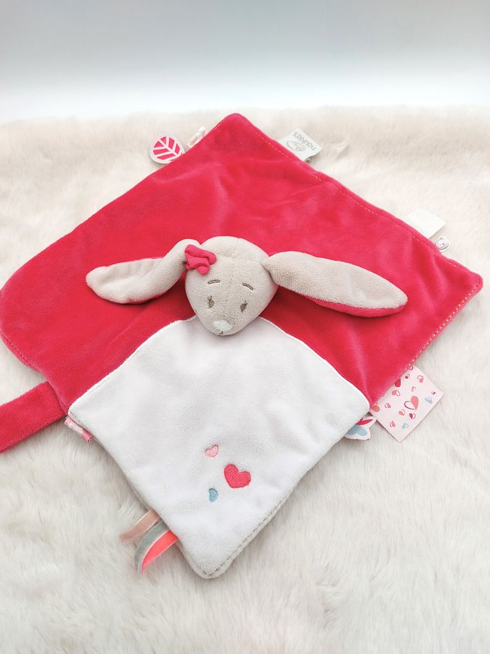 Doudou plat lapin beige rose blanc Anna et Pili NOUKIE’S création 2015 cœurs TBE - photo numéro 2