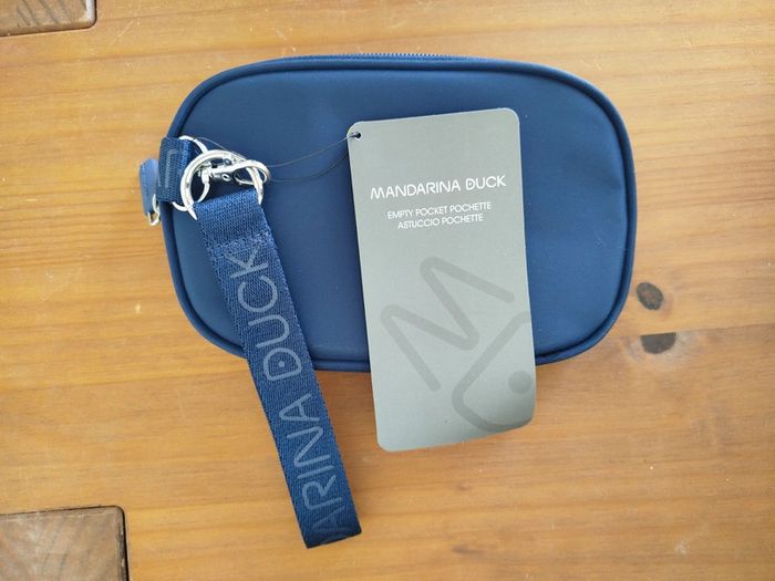 Pochette bleu marine Mandarina duck neuve - photo numéro 3