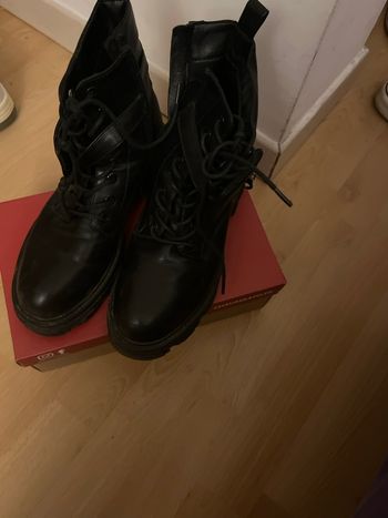 Bottes taille 38 avec poche sur le côtés 