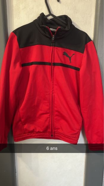 Veste Puma rouge, taille 6 ans.