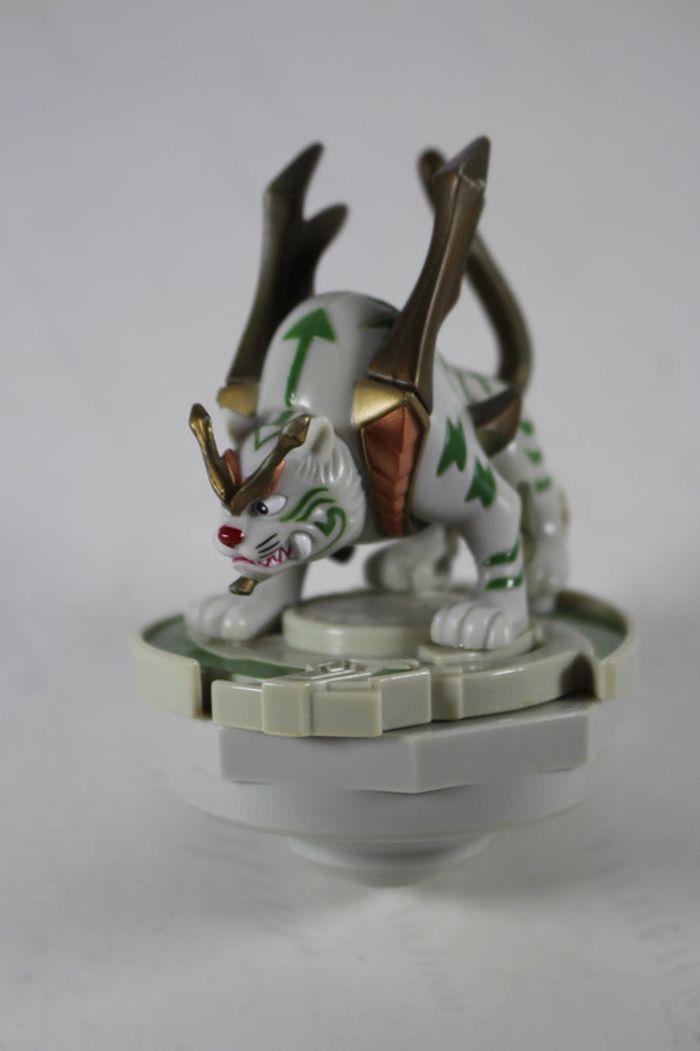 HAsbro Beyblade V Force Spinning Spirits Driger 2003 - photo numéro 2