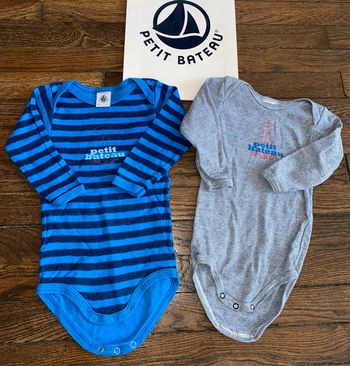 lot body Petit Bateau  9 mois  bon état