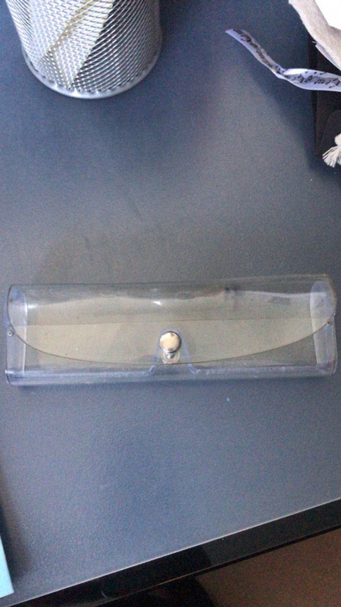 Étui à lunettes transparent avec peau de chamois