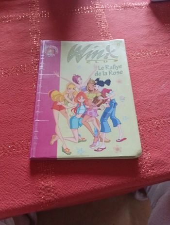 Livre bibliothèque Rose Winx club