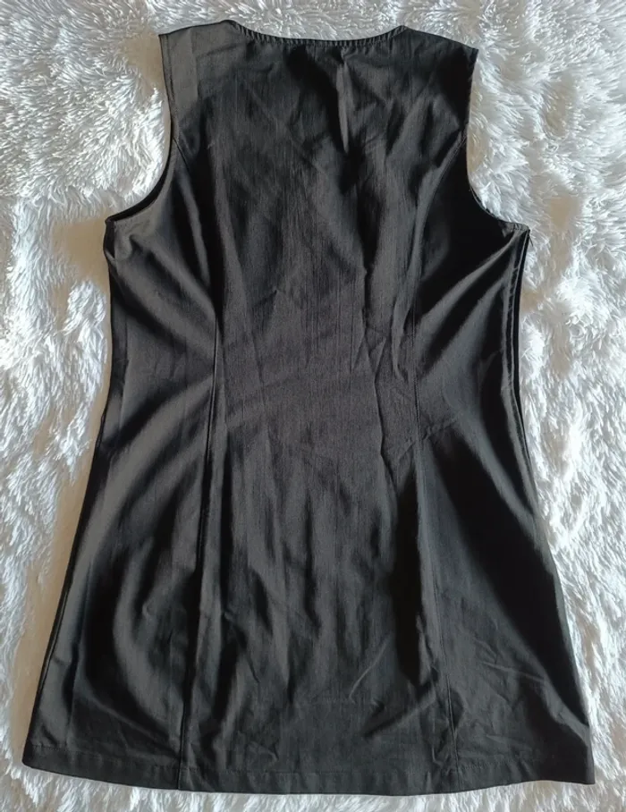 Robe cintrée sans manches fleurs et dentelles T. 4 L33 - photo numéro 9