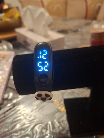 Montre foot Électronique Tactile à LED pour Enfant neuf prix 2 euro 50