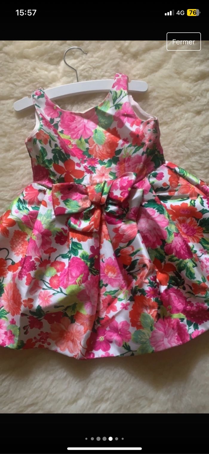 Très jolie robe à fleurs