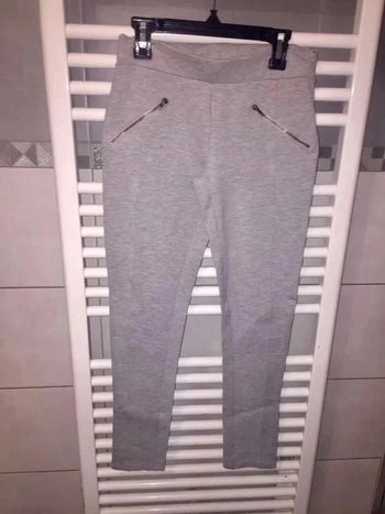 Jegging gris avec fausses poches de Kiabi taille XS en tbe à 3 euros