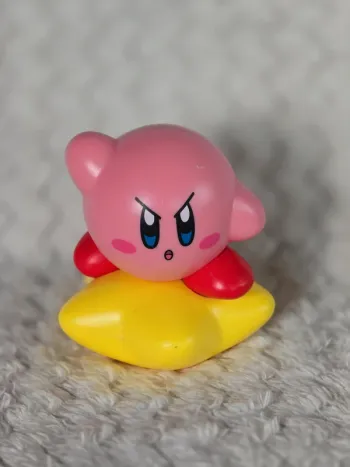 Figurine Kirby sur son étoile swing Nintendo Japon