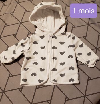 Veste à capuche blanches 1 mois