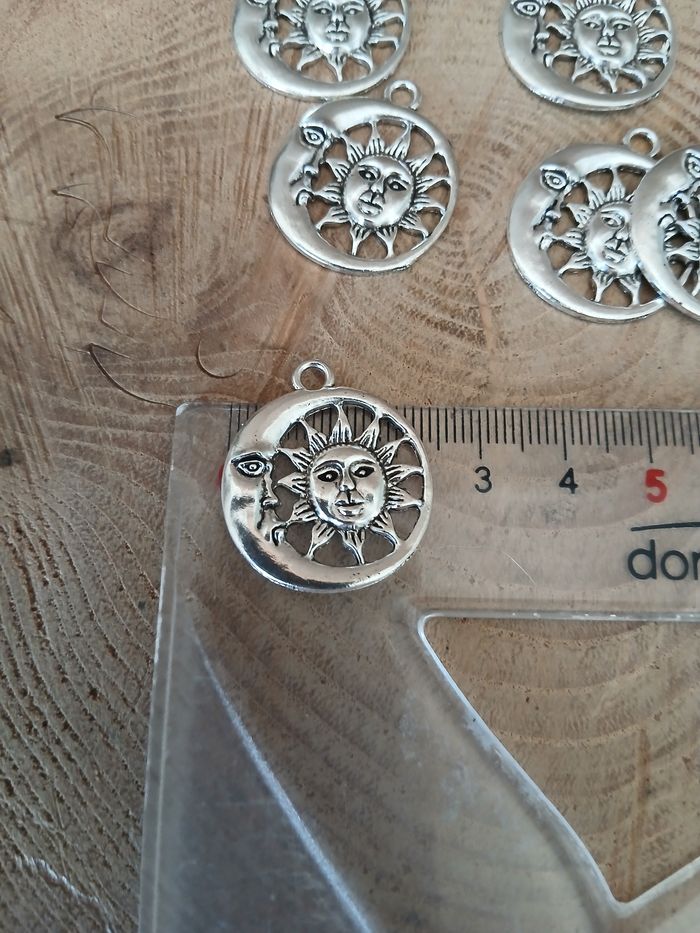 Lot de 6 pendentifs soleil lune - photo numéro 2