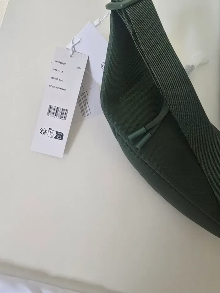 Sac banane Lacoste vert neuf avec étiquettes 🏷 - photo numéro 4