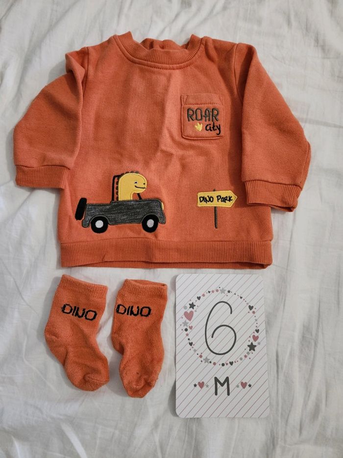 Pull et chaussette carrefour 6mois