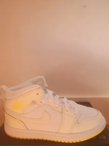 Nike Jordan 1 Mid (29.5)