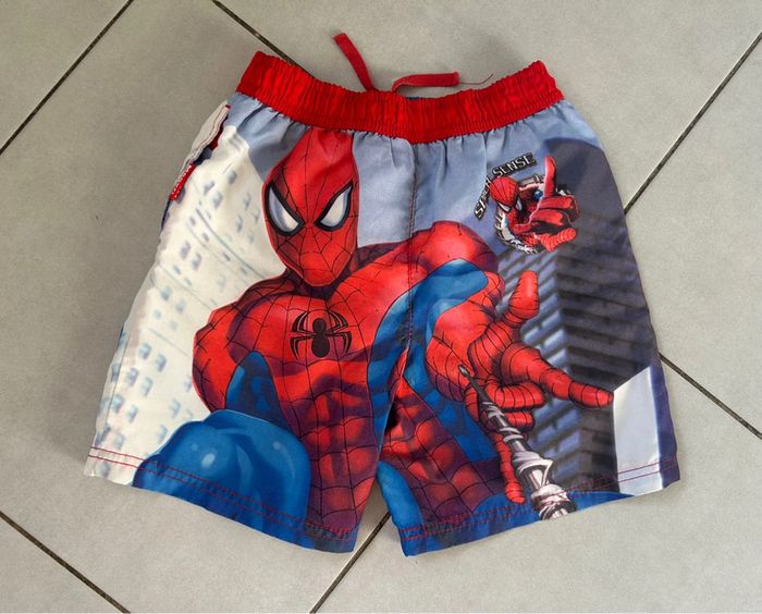 Short de bain Spiderman 8 ans - photo numéro 2